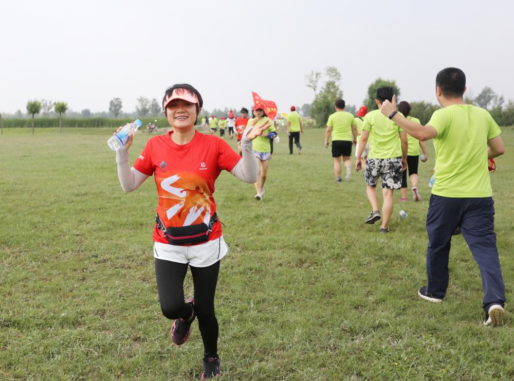 恒源集团代表队参加2018环红碱淖全民健身徒步越野赛