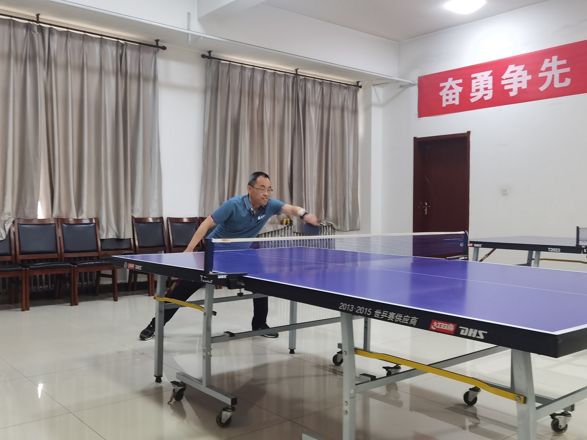乒乓球比赛冠军  海湾煤矿一号井  刘云阳.jpg